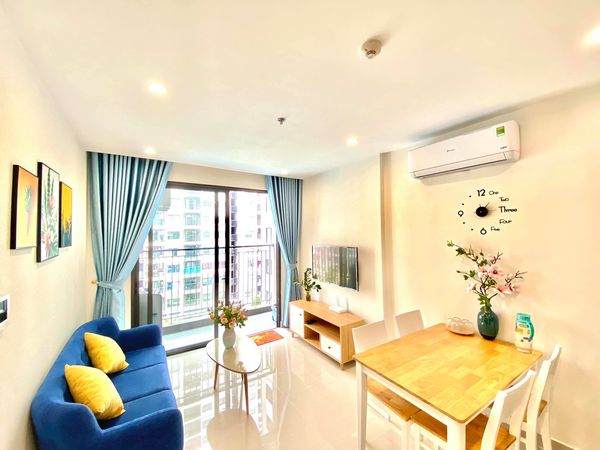 Gorgeous fully furnished 1 bedroom apartment with subdivision in Vinhomes Ocean Park for rent